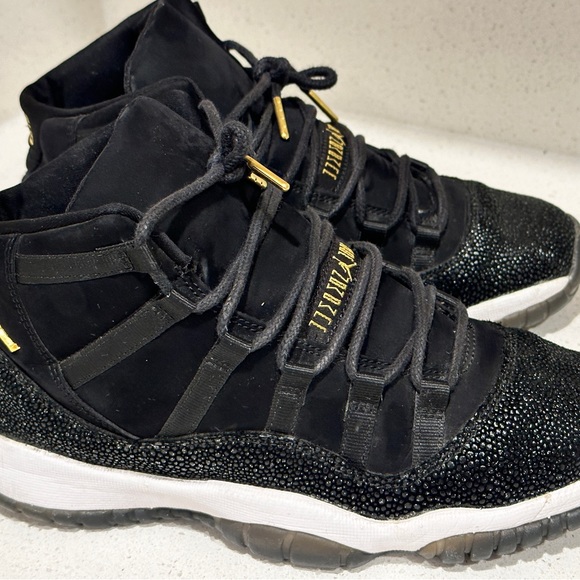 2017 Nike Air Jordan XI 11 Retro Heiress Blk Gold Stingray 852625-030 GS - Picture 2 of 7